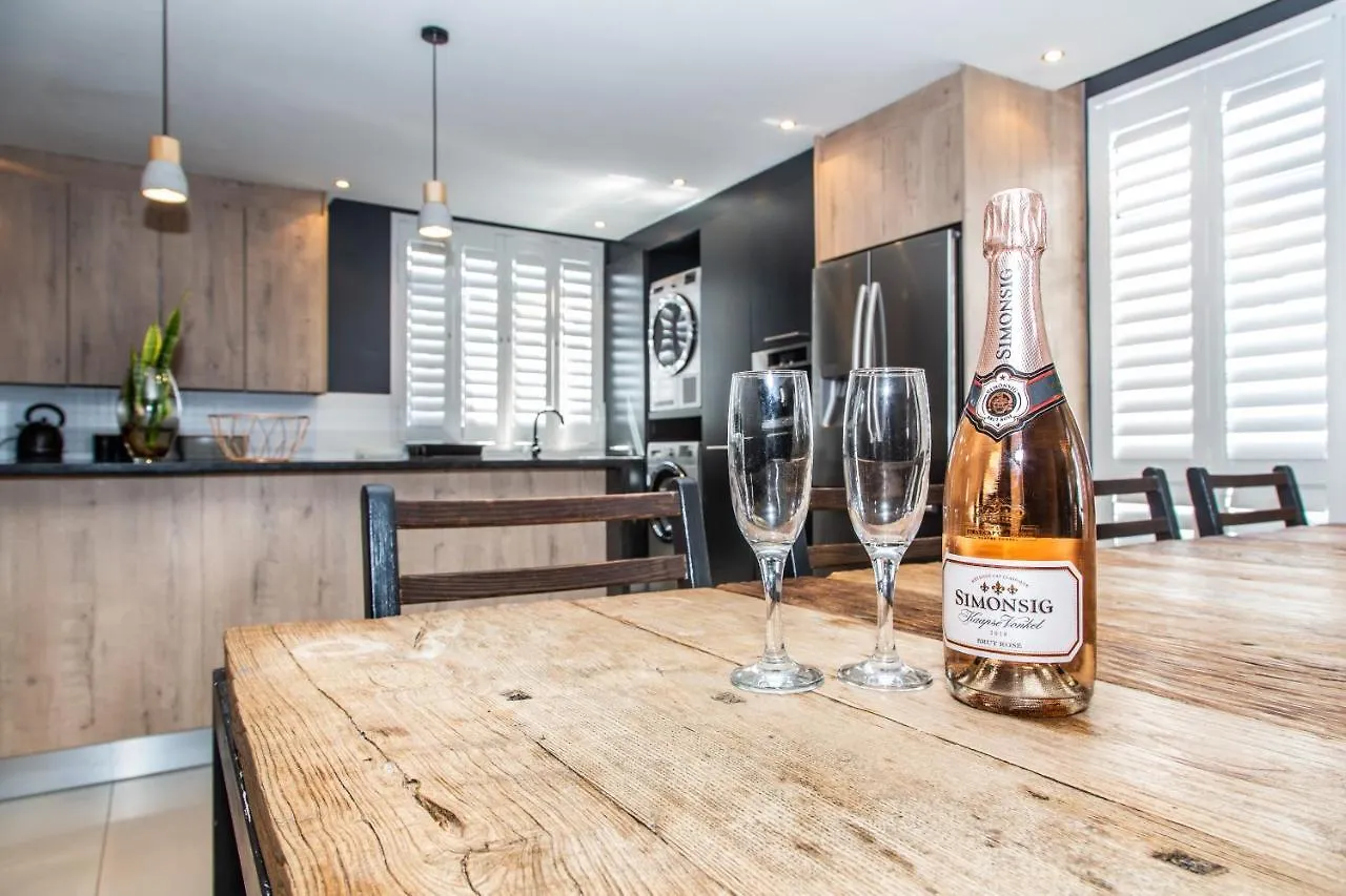 Modern Beachfront 2 Bed Apartment 144 Eden On The Bay, Blouberg, Cape Town Bloubergstrand